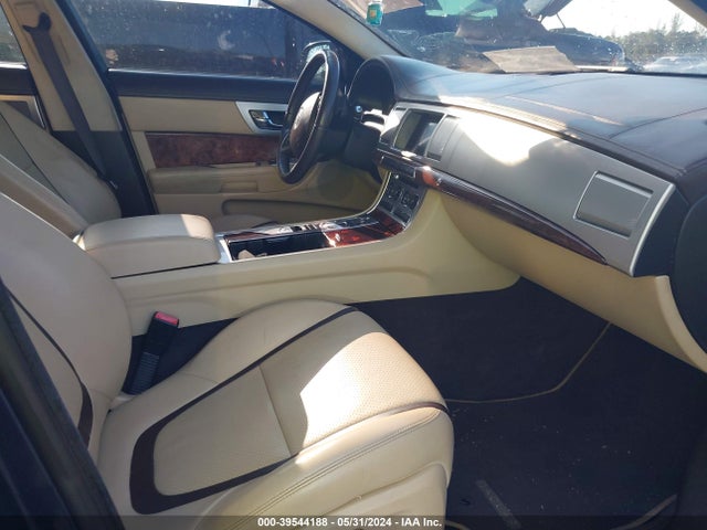 2012 JAGUAR XF SAJWA0HB5CLS39741 Photo 4
