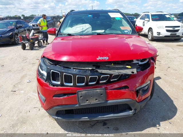 3C4NJCBB7JT271578 Jeep Compass Latitude Fwd