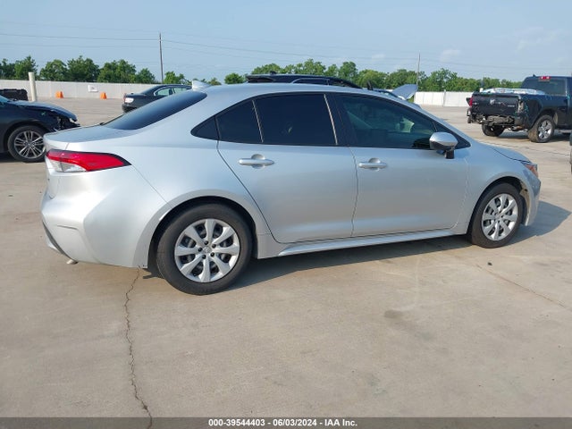 Toyota COROLLA LE 2022 JTDEPMAE8N3017198 Image 4