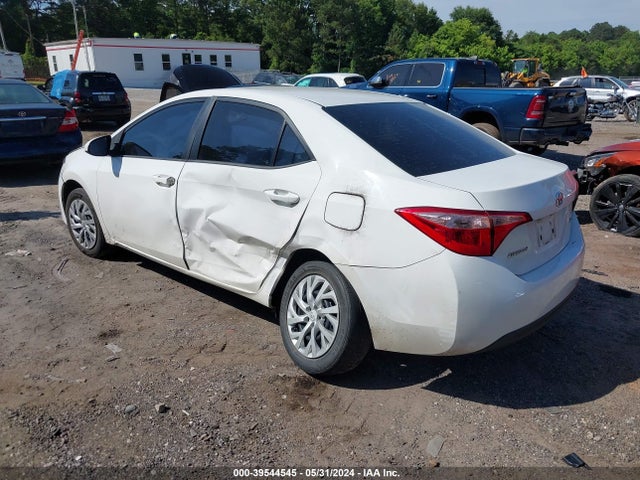 Toyota COROLLA LE 2018 5YFBURHE4JP810627 Image 3