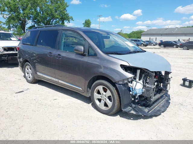 Toyota Sienna Le 8 Passenger 2017 5TDKZ3DC6HS785380 zdjęcie główne