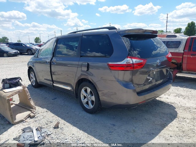 Toyota Sienna Le 8 Passenger 2017 5TDKZ3DC6HS785380 Image 3