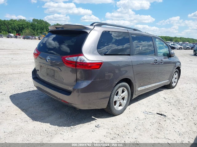 Toyota Sienna Le 8 Passenger 2017 5TDKZ3DC6HS785380 Image 4