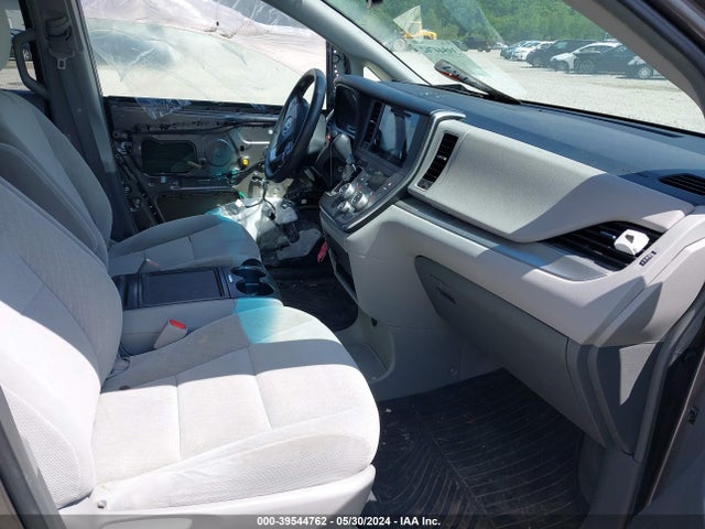 Toyota Sienna Le 8 Passenger 2017 5TDKZ3DC6HS785380 Image 5