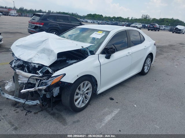 Toyota CAMRY LE 2022 4T1C11AK9NU033381 Image 2