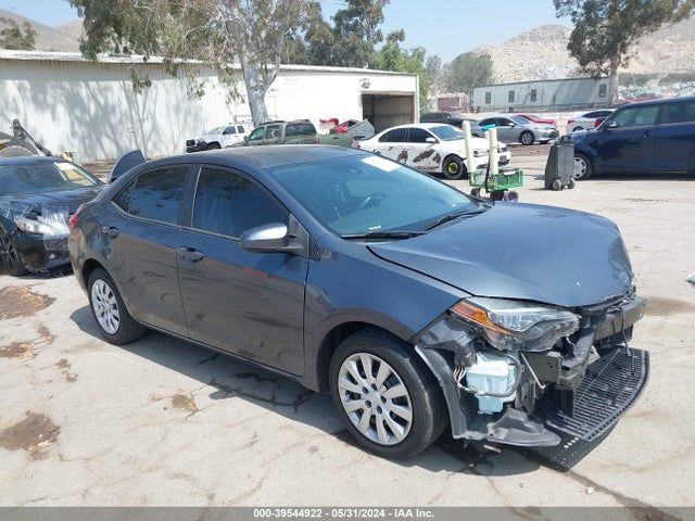 Toyota COROLLA LE 2018 5YFBURHE9JP762767 main image