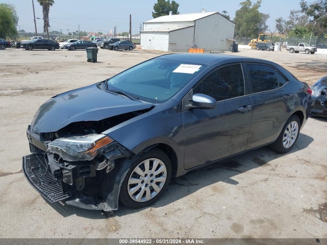 Toyota COROLLA LE 2018 5YFBURHE9JP762767 Image 2