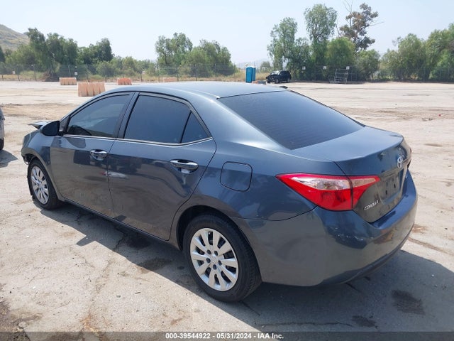 Toyota COROLLA LE 2018 5YFBURHE9JP762767 Image 3