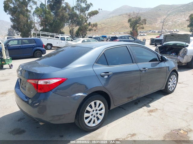 Toyota COROLLA LE 2018 5YFBURHE9JP762767 Image 4
