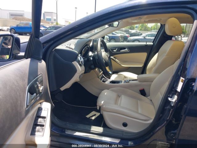 WDCTG4EB6JJ379585 Mercedes-Benz GLA 250