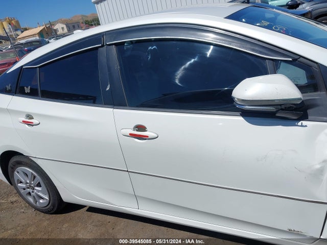 Toyota Prius Two 2016 JTDKBRFU7G3012804 Image 13