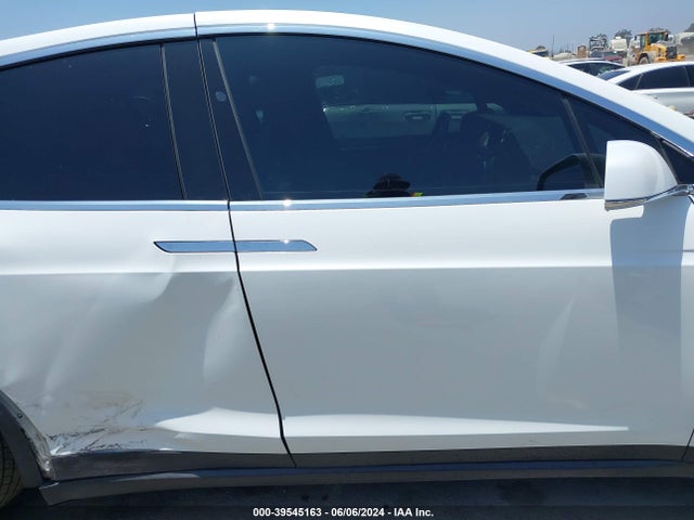Tesla Model X 60d/70d/75d/90d 2016 5YJXCAE24GF023704 Image 13