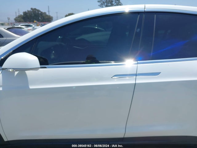 Tesla Model X 60d/70d/75d/90d 2016 5YJXCAE24GF023704 Image 14