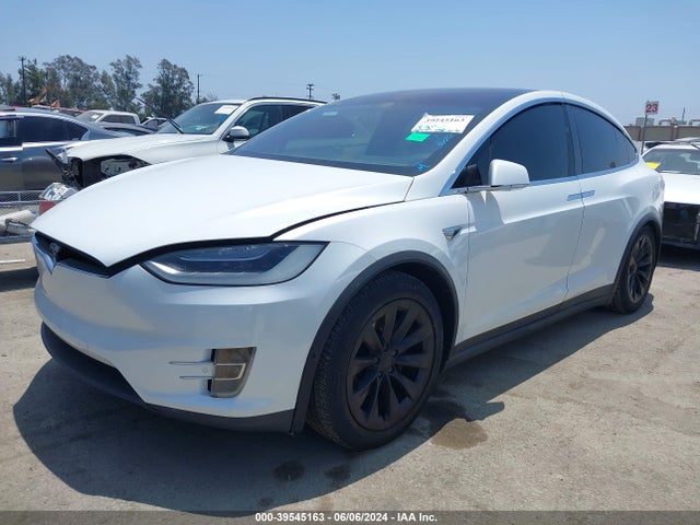 Tesla Model X 60d/70d/75d/90d 2016 5YJXCAE24GF023704 Image 2