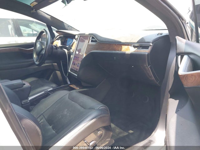 Tesla Model X 60d/70d/75d/90d 2016 5YJXCAE24GF023704 Image 5