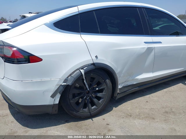 Tesla Model X 60d/70d/75d/90d 2016 5YJXCAE24GF023704 Image 6