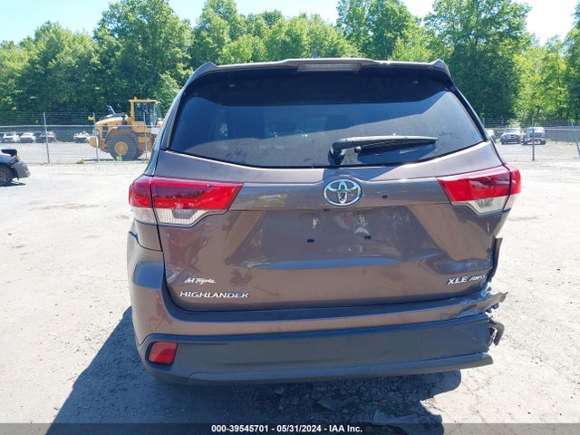 Toyota Highlander Xle 2018 5TDJZRFH6JS829049 Image 16