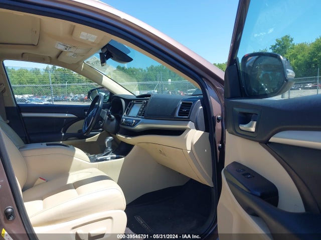 Toyota Highlander Xle 2018 5TDJZRFH6JS829049 Image 5