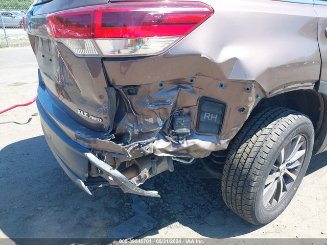 Toyota Highlander Xle 2018 5TDJZRFH6JS829049 Image 6
