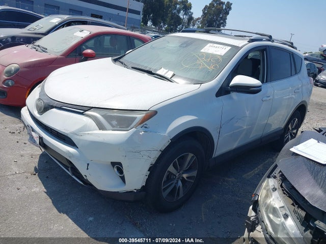 Toyota Rav4 Xle 2016 JTMWFREV0GJ071348 Image 2