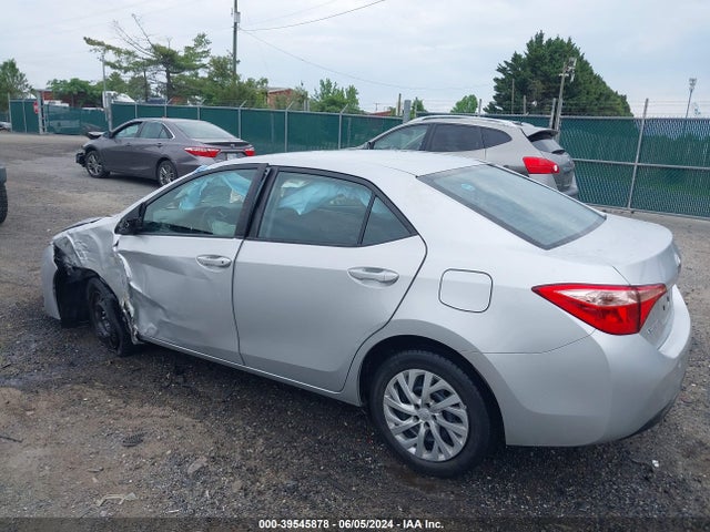 Toyota COROLLA LE 2018 2T1BURHE9JC072825 Image 3