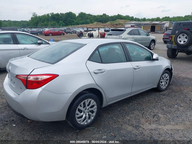 Toyota COROLLA LE 2018 2T1BURHE9JC072825 Image 4