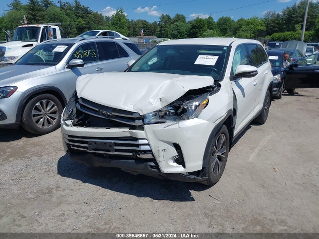 Toyota Highlander Le Plus 2019 5TDBZRFH2KS985157 Image 2