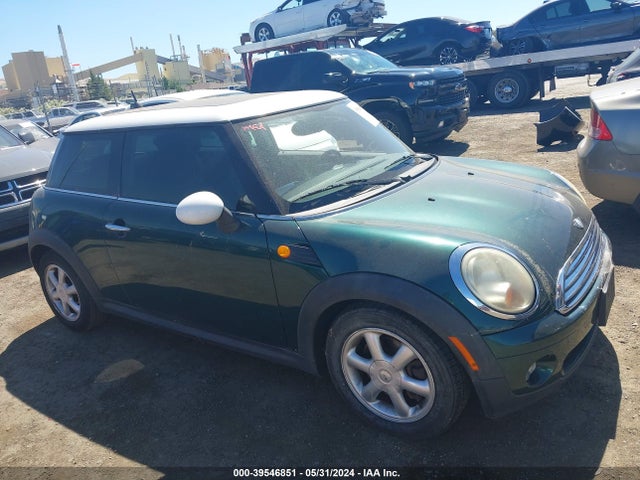 2008 MINI COOPER WMWMF33508TT67870 Photo 0