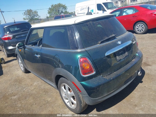 2008 MINI COOPER WMWMF33508TT67870 Photo 2