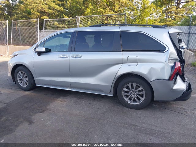 Toyota SIENNA XLE 2022 5TDYSKFC7NS055866 Image 14