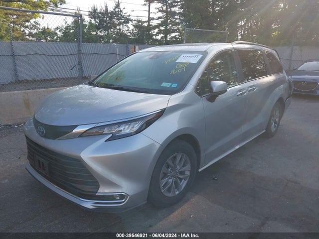 Toyota SIENNA XLE 2022 5TDYSKFC7NS055866 Image 2