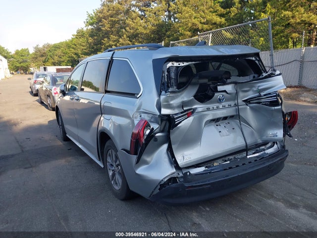 Toyota SIENNA XLE 2022 5TDYSKFC7NS055866 Image 3