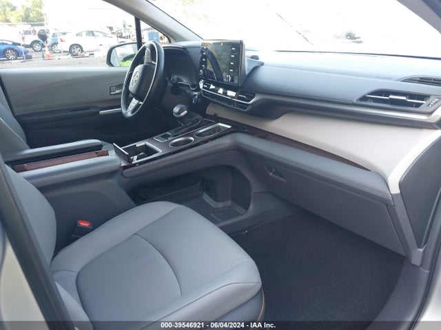 Toyota SIENNA XLE 2022 5TDYSKFC7NS055866 Image 5