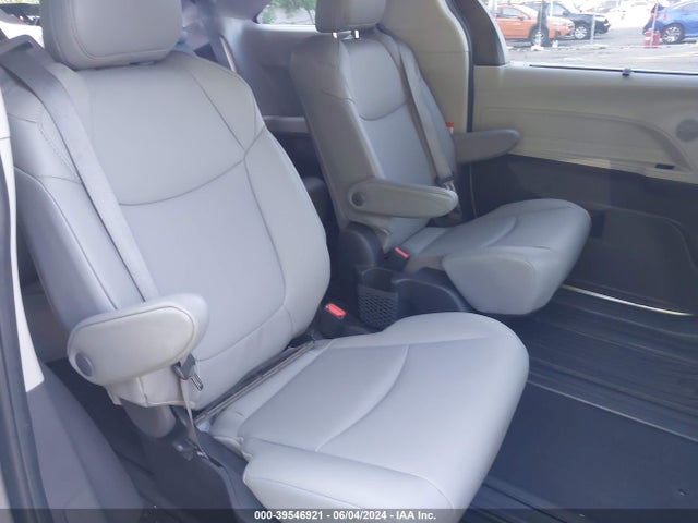 Toyota SIENNA XLE 2022 5TDYSKFC7NS055866 Image 8