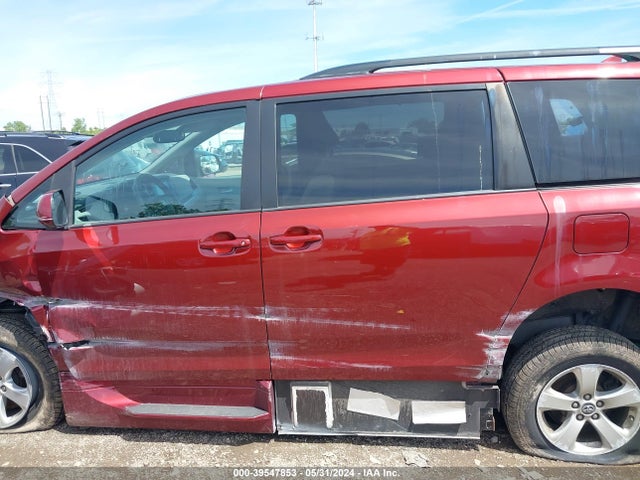 Toyota Sienna Le 8 Passenger 2018 5TDKZ3DC4JS958934 Image 14
