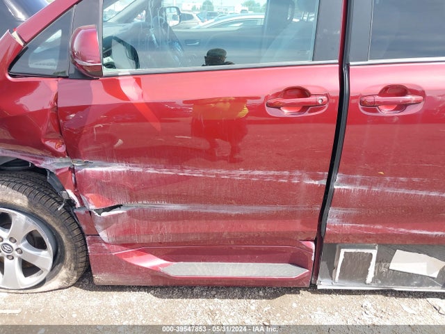 Toyota Sienna Le 8 Passenger 2018 5TDKZ3DC4JS958934 Image 17