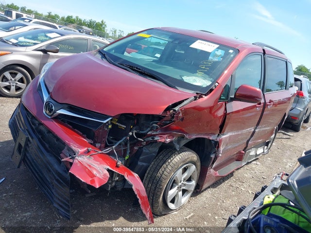 Toyota Sienna Le 8 Passenger 2018 5TDKZ3DC4JS958934 Image 2