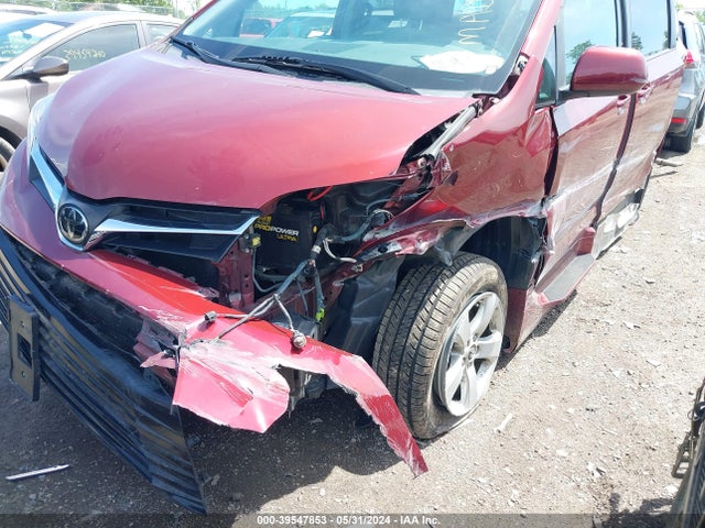 Toyota Sienna Le 8 Passenger 2018 5TDKZ3DC4JS958934 Image 6