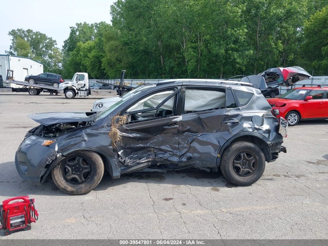 Toyota RAV4 LE 2015 JTMBFREV5FJ020618 Image 14