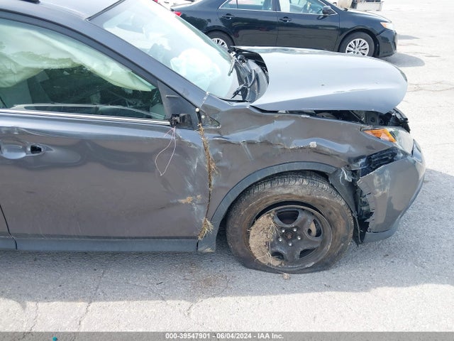 Toyota RAV4 LE 2015 JTMBFREV5FJ020618 Image 17