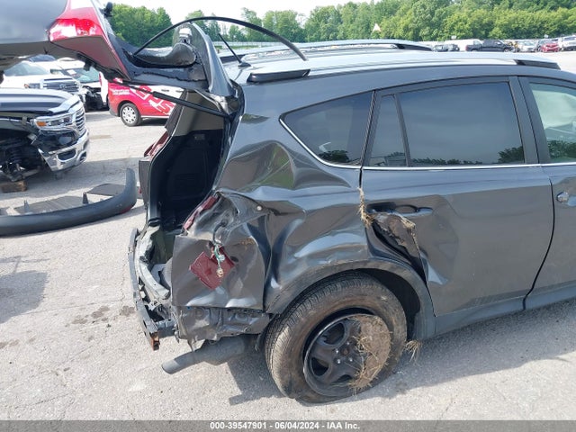 Toyota RAV4 LE 2015 JTMBFREV5FJ020618 Image 18