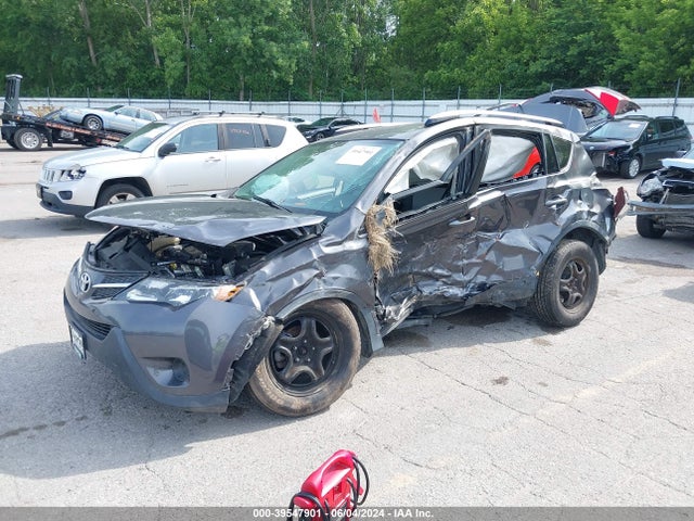 Toyota RAV4 LE 2015 JTMBFREV5FJ020618 Image 2