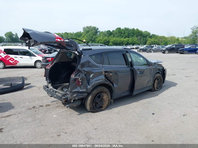 Toyota RAV4 LE 2015 JTMBFREV5FJ020618 Image 4