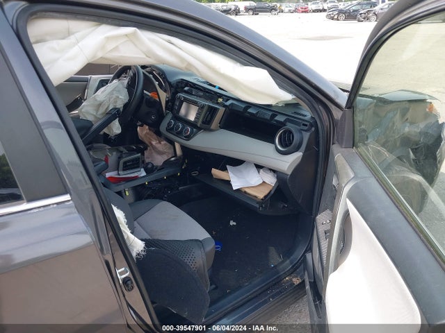 Toyota RAV4 LE 2015 JTMBFREV5FJ020618 Image 5