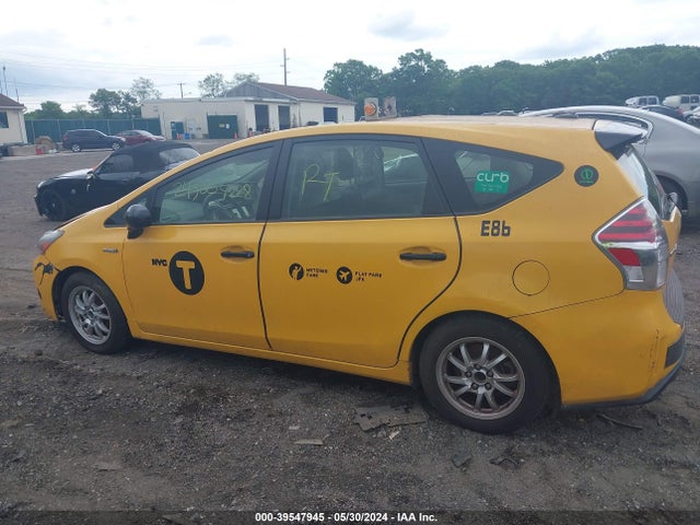 Toyota Prius V Three 2015 JTDZN3EU5FJ021435 Image 13
