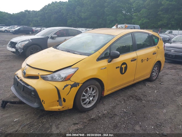 Toyota Prius V Three 2015 JTDZN3EU5FJ021435 Image 2
