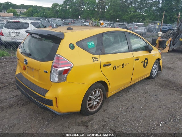 Toyota Prius V Three 2015 JTDZN3EU5FJ021435 Image 4