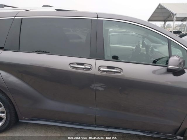 5TDERKEC9RS200850 Toyota Sienna Platinum