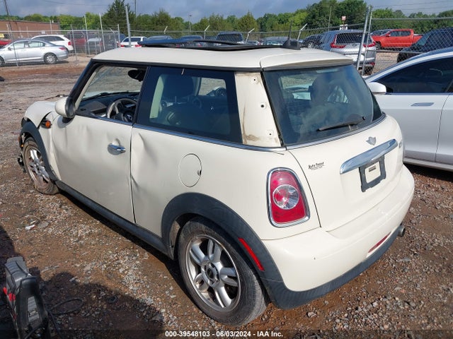 2012 MINI COOPER WMWSU3C59CT257325 Photo 2