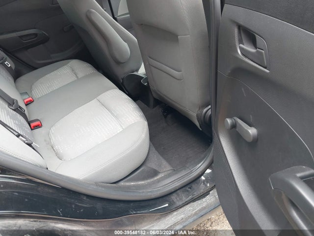 Chevrolet Sonic Ls Auto 2017 1G1JB5SH1H4150064 Image 8